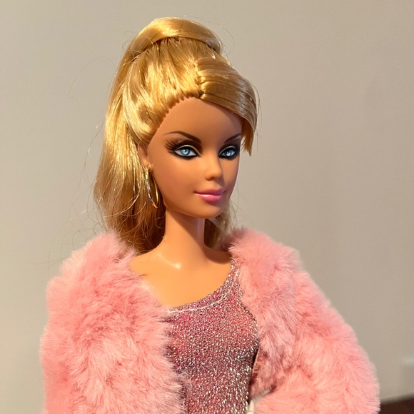 Barbie Doll 2008 Top Model Resort Barbie - Picture 3 of 8